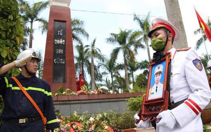 Vợ liệt sĩ PCCC Đặng Anh Quân: "Đã 2 tuần trôi qua, nhưng lòng tôi vẫn nặng trĩu nỗi mất mát"