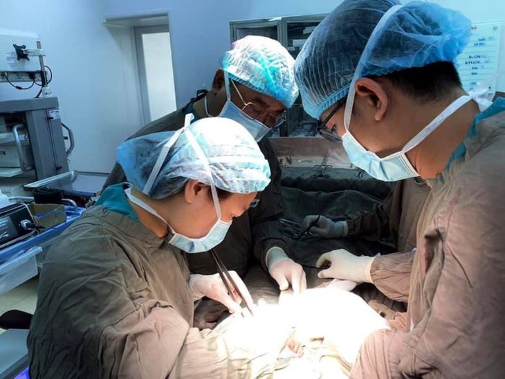 Hi hữu: Cấp cứu ca chửa ngoài tử cung, nằm ở đại tràng ngang - Ảnh 1.