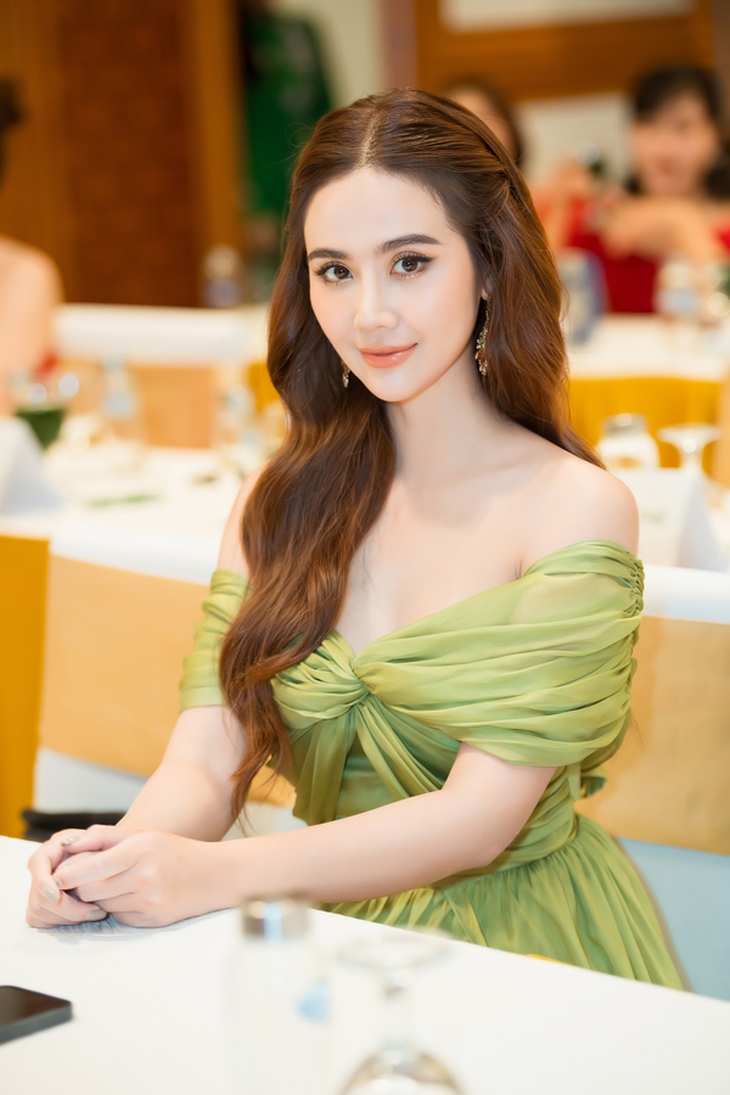 Phan Minh Huyền khoe sắc vóc gợi cảm ngọt lịm, body chuẩn như 'Nữ thần' - Ảnh 2. Phan Minh Huyền khoe sắc vóc gợi cảm ngọt lịm, body chuẩn như 'Nữ thần' - Ảnh 2.