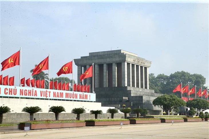 Từ ngày mai, Lăng Chủ tịch Hồ Chí Minh mở cửa trở lại - Ảnh 1.