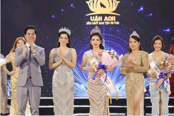 Thu hồi danh hiệu Á hậu 3 cuộc thi Hoa hậu Quý bà Việt Nam Toàn cầu 2022 - Ảnh 1. Thu hồi danh hiệu Á hậu 3 cuộc thi Hoa hậu Quý bà Việt Nam Toàn cầu 2022 - Ảnh 1.