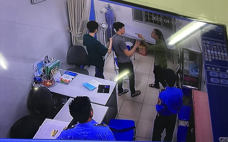 Phải xem hành vi tấn công thầy thuốc là chống người thi hành công vụ
