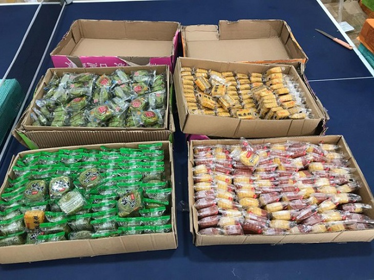 Ngăn chặn hơn 4.000 bánh trung thu nhập lậu chuẩn bị tiêu thụ tại Hà Nội - Ảnh 2. Ngăn chặn hơn 4.000 bánh trung thu nhập lậu chuẩn bị tiêu thụ tại Hà Nội - Ảnh 2.