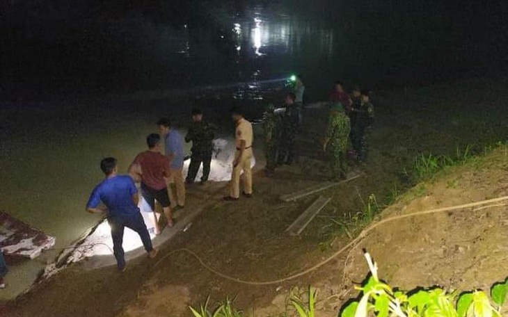 Tìm thấy thi thể thứ 2 vụ lật thuyền trên sông Chảy khiến nhiều người mất tích