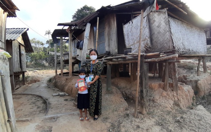 Quảng Trị gỡ khó thế nào khi thiếu hụt hàng trăm giáo viên Tin học, Ngoại ngữ? - Ảnh 2. Quảng Trị gỡ khó thế nào khi thiếu hụt hàng trăm giáo viên Tin học, Ngoại ngữ? - Ảnh 2.