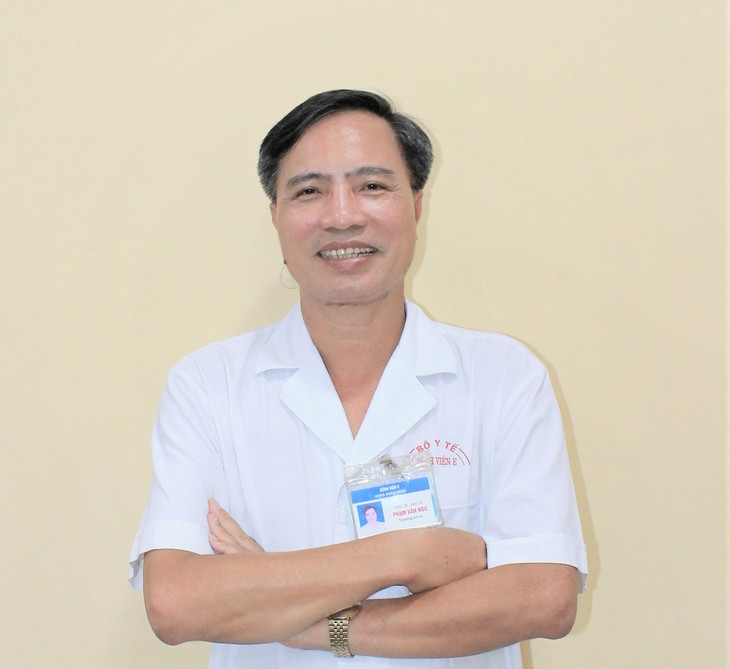 Bạo hành nhân viên y tế: Cần làm gì để ngăn chặn vấn nạn này? Bài 1: Bác sĩ làm việc hết công suất - Ảnh 2. Bạo hành nhân viên y tế: Cần làm gì để ngăn chặn vấn nạn này? Bài 1: Bác sĩ làm việc hết công suất - Ảnh 2.