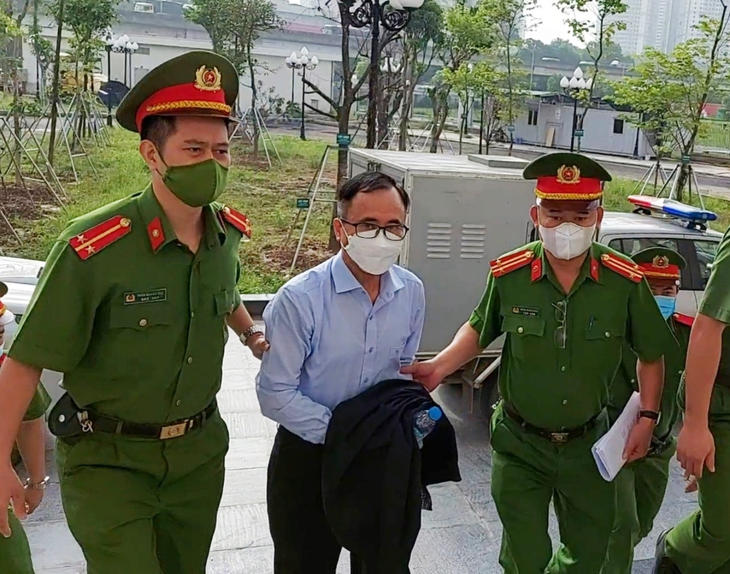 Cựu chủ tịch Bình Dương nhận sai ký phê duyệt 'đất vàng' - Ảnh 1. Cựu chủ tịch Bình Dương nhận sai ký phê duyệt 'đất vàng' - Ảnh 1.