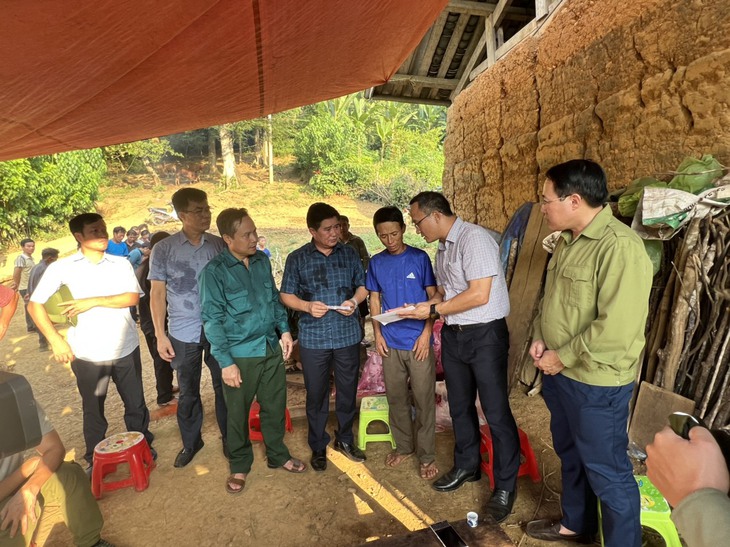 Tìm thấy 5 thi thể vụ lật thuyền trên sông Chảy - Ảnh 5. Tìm thấy 5 thi thể vụ lật thuyền trên sông Chảy - Ảnh 5.