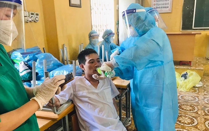 Nhân viên y tế nghỉ việc không chỉ vì thu nhập thấp - Ảnh 2. Nhân viên y tế nghỉ việc không chỉ vì thu nhập thấp - Ảnh 2.