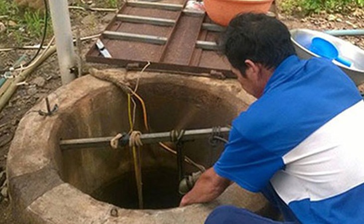Nhận biết khí độc dưới hầm, giếng sâu - Ảnh 2.