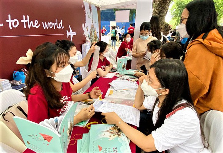 Vì sao thí sinh vẫn chần chừ chưa đăng ký nguyện vọng khi "hạn chót" đang đến gần? - Ảnh 2.