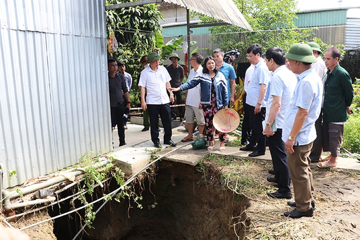 "Hố tử thần" xuất hiện trên địa bàn Nghệ An: Chưa làm rõ được nguyên nhân tụt mạch nước ngầm - Ảnh 2. "Hố tử thần" xuất hiện trên địa bàn Nghệ An: Chưa làm rõ được nguyên nhân tụt mạch nước ngầm - Ảnh 2.