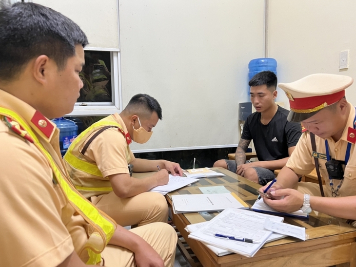 Phạt 46 triệu đồng đối với lái xe dương tính với ma túy trên cao tốc - Ảnh 1. Phạt 46 triệu đồng đối với lái xe dương tính với ma túy trên cao tốc - Ảnh 1.