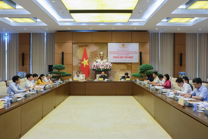 Đoàn giám sát ‘Việc huy động, quản lý nguồn lực phòng, chống dịch COVID-19’ của Quốc hội họp phiên thứ nhất - Ảnh 2.