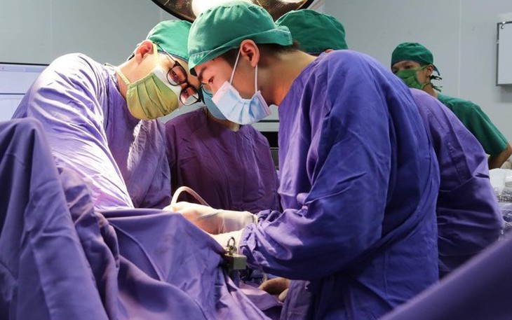 Sốc đa chấn thương, vỡ gan, nam thanh niên được cứu sống ngoạn mục