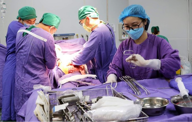 Sốc đa chấn thương, vỡ gan, nam thanh niên được cứu sống ngoạn mục - Ảnh 1. Sốc đa chấn thương, vỡ gan, nam thanh niên được cứu sống ngoạn mục - Ảnh 1.