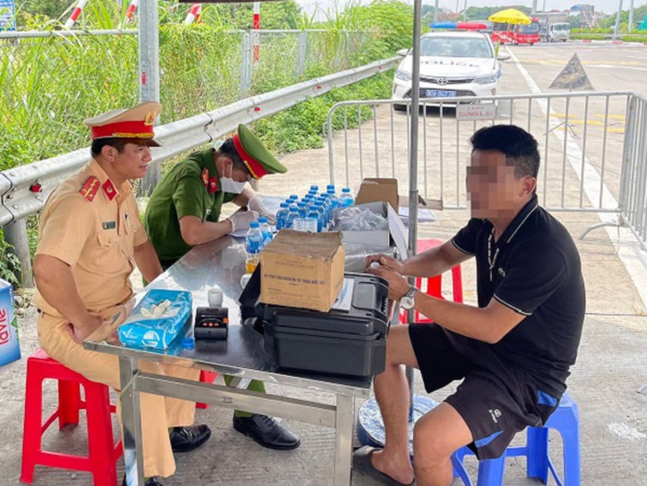Từ 15/6 đến nay, phát hiện và xử phạt 165 tài xế dương tính ma túy - Ảnh 2.