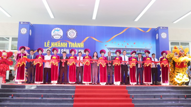 Thứ trưởng Bộ Y tế: Cập nhật tiến bộ y học mới nhất tạo đòn bẩy để đáp ứng nhu cầu khám chữa bệnh - Ảnh 2. Thứ trưởng Bộ Y tế: Cập nhật tiến bộ y học mới nhất tạo đòn bẩy để đáp ứng nhu cầu khám chữa bệnh - Ảnh 2.
