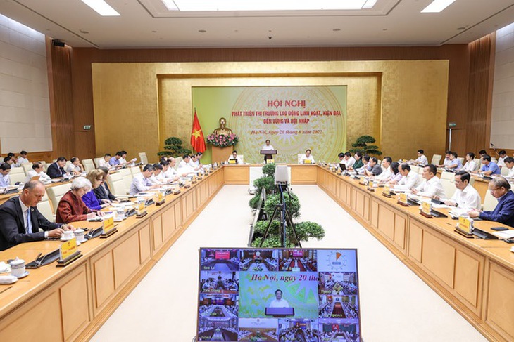 Thủ tướng: Nhờ 'thích ứng an toàn, linh hoạt, kiểm soát hiệu quả dịch COVID-19' thị trường lao động đã phục hồi - Ảnh 2. Thủ tướng: Nhờ 'thích ứng an toàn, linh hoạt, kiểm soát hiệu quả dịch COVID-19' thị trường lao động đã phục hồi - Ảnh 2.