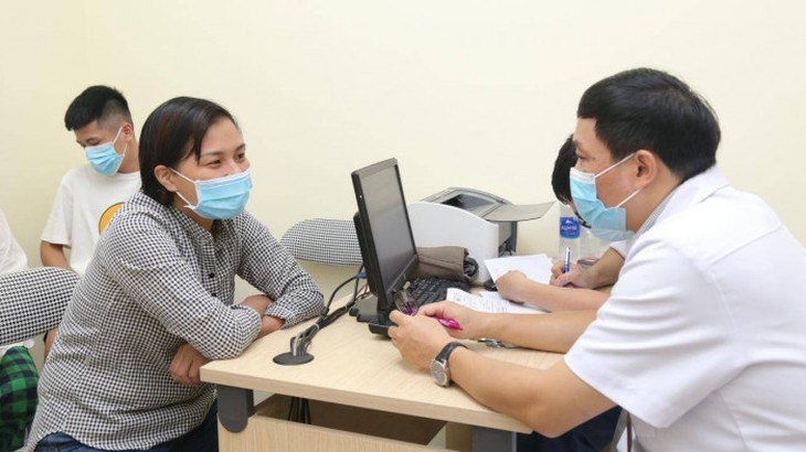 Căn bệnh gì khiến nhiều người tự ti, không dám bắt tay ai vì đôi bàn tay "chảy nước thành giọt"? - Ảnh 1. Căn bệnh gì khiến nhiều người tự ti, không dám bắt tay ai vì đôi bàn tay "chảy nước thành giọt"? - Ảnh 1.
