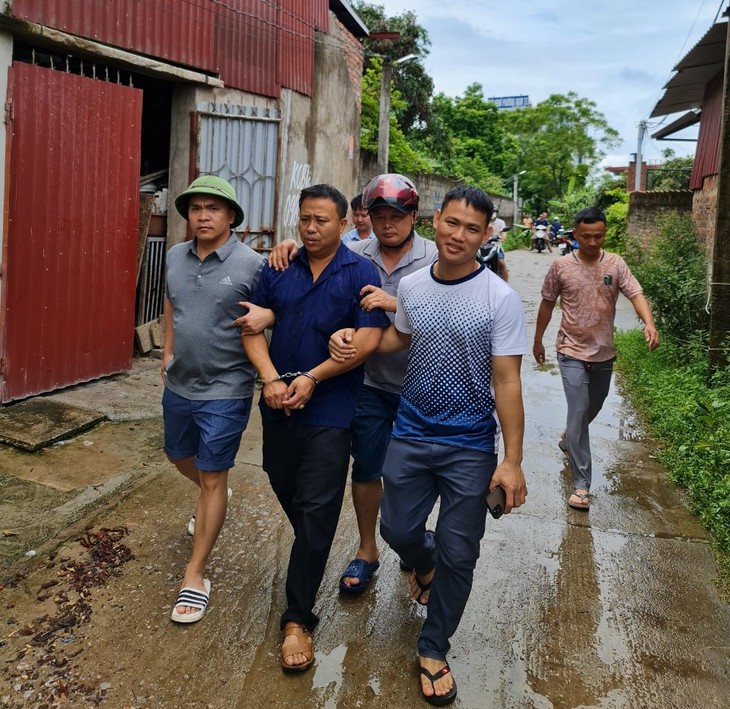 Bắt được đối tượng bất ngờ chém nhiều nhát vào mặt người phụ nữ đi đường - Ảnh 2.