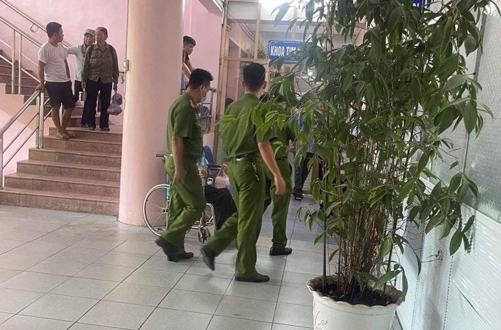Công an Hà Nam thông tin vụ con rể dùng súng tự sát trong lúc thăm mẹ vợ ở bệnh viện - Ảnh 1. Công an Hà Nam thông tin vụ con rể dùng súng tự sát trong lúc thăm mẹ vợ ở bệnh viện - Ảnh 1.