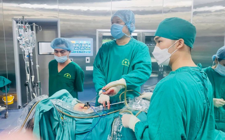 Thanh Hóa: Lần đầu tiên "bóc" thành công khối u lớn ở tủy sống và lồng ngực hiếm gặp