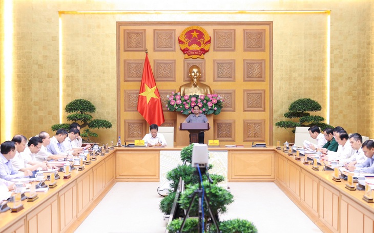 Thủ tướng làm việc với Ban Chỉ đạo xây dựng Đề án "Chủ trương, chính sách công nghiệp hóa, hiện đại hóa đến năm 2030, tầm nhìn đến năm 2045" - Ảnh 4. Thủ tướng làm việc với Ban Chỉ đạo xây dựng Đề án "Chủ trương, chính sách công nghiệp hóa, hiện đại hóa đến năm 2030, tầm nhìn đến năm 2045" - Ảnh 4.