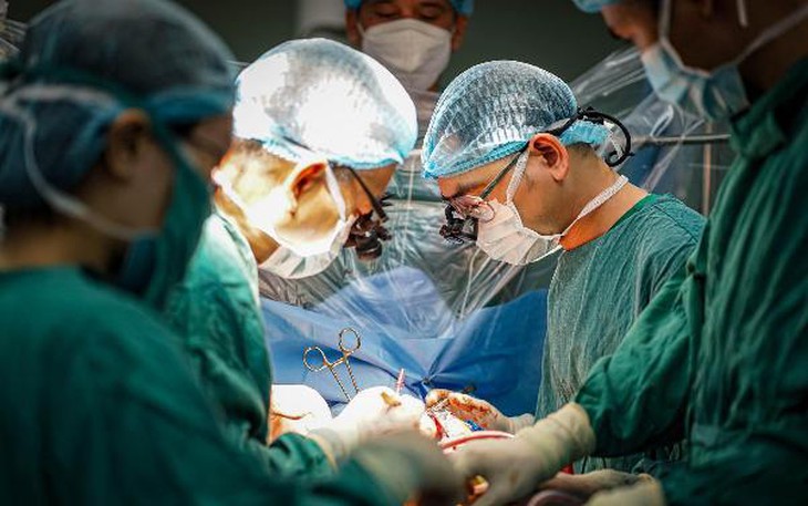 Làm gì để thầy thuốc không còn trăn trở về dao mổ "cùn", dây truyền dịch, ống sonde giá rẻ?