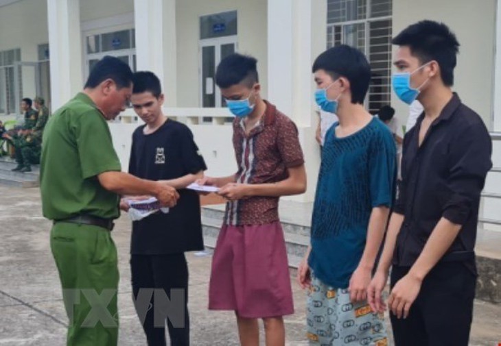 An Giang: 40 người trốn khỏi casino được hỗ trợ trở về địa phương - Ảnh 2. An Giang: 40 người trốn khỏi casino được hỗ trợ trở về địa phương - Ảnh 2.