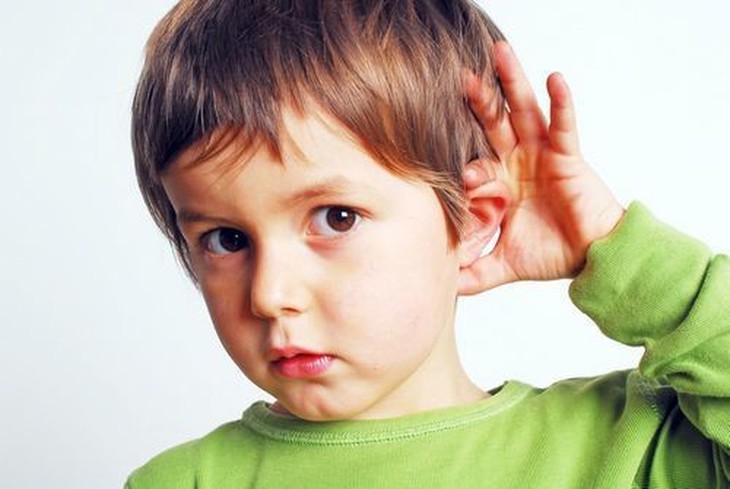 Ảnh hưởng của nghe kém lên sự phát triển của trẻ nhỏ - Ảnh 1.