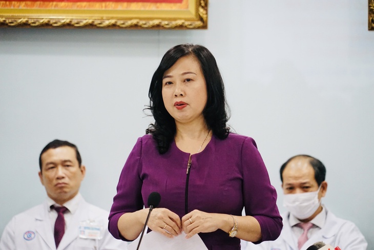 Quyền Bộ trưởng Đào Hồng Lan: "Đọc những bài báo người bệnh tự đi mua thuốc, vật tư rất đau lòng" - Ảnh 5. Quyền Bộ trưởng Đào Hồng Lan: "Đọc những bài báo người bệnh tự đi mua thuốc, vật tư rất đau lòng" - Ảnh 5.