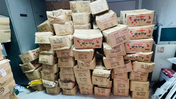 Lào Cai: Thu giữ số lượng bánh dẻo "khủng" nhập lậu - Ảnh 2.