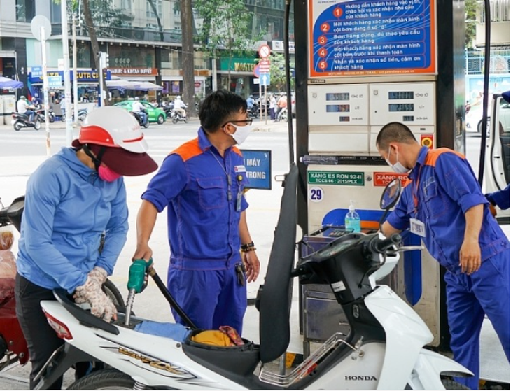 Bộ Công Thương yêu cầu bảo đảm nguồn cung ứng xăng dầu cho thị trường dịp cuối năm - Ảnh 1. Bộ Công Thương yêu cầu bảo đảm nguồn cung ứng xăng dầu cho thị trường dịp cuối năm - Ảnh 1.