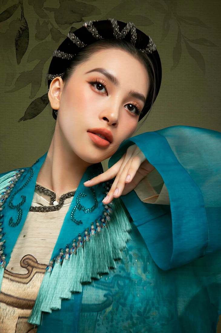 Hoa hậu Tiểu Vy: Tài sản quý giá chính là "còn gia đình để quay về" - Ảnh 3. Hoa hậu Tiểu Vy: Tài sản quý giá chính là "còn gia đình để quay về" - Ảnh 3.