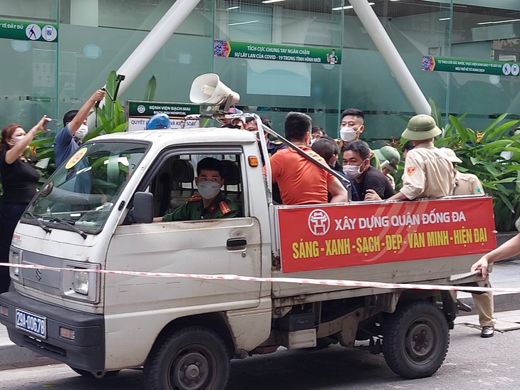 Bệnh viện Bạch Mai diễn tập xử lý tình huống an ninh trong bệnh viện - Ảnh 6. Bệnh viện Bạch Mai diễn tập xử lý tình huống an ninh trong bệnh viện - Ảnh 6.