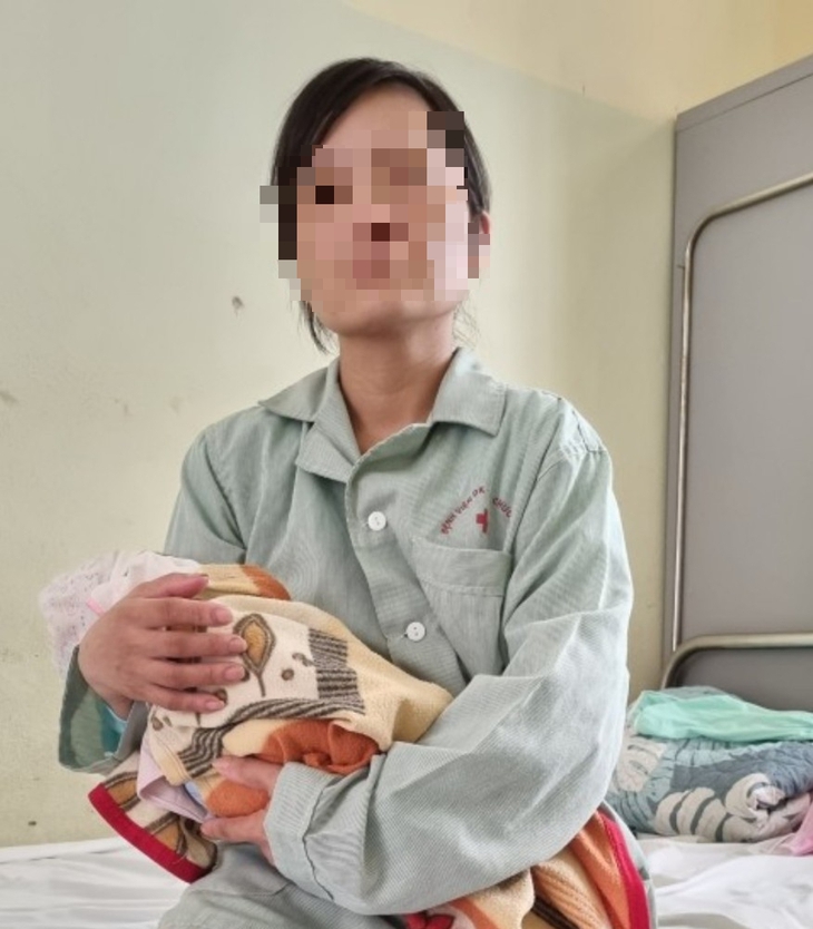 Sản phụ sinh lần 5 chảy máu ồ ạt khi đang mổ lấy thai - Ảnh 1.