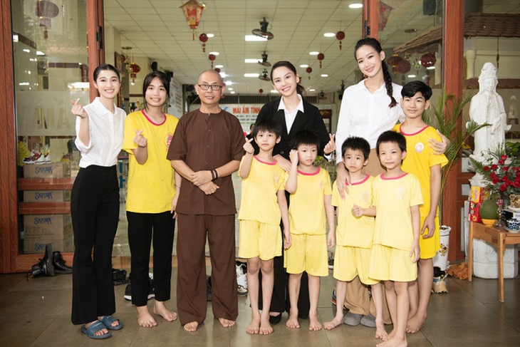 Top 3 Miss World Vietnam 2022 hoá thân thành những chị Hằng xinh đẹp - Ảnh 6.