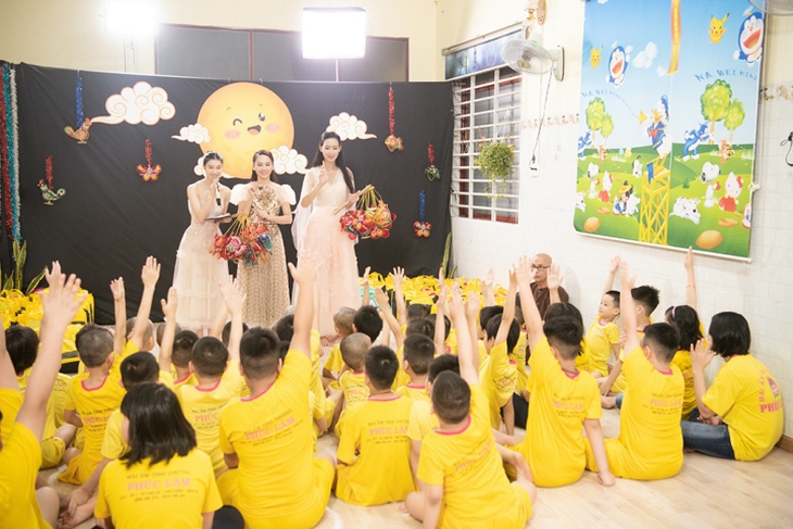 Top 3 Miss World Vietnam 2022 hoá thân thành những chị Hằng xinh đẹp - Ảnh 5.
