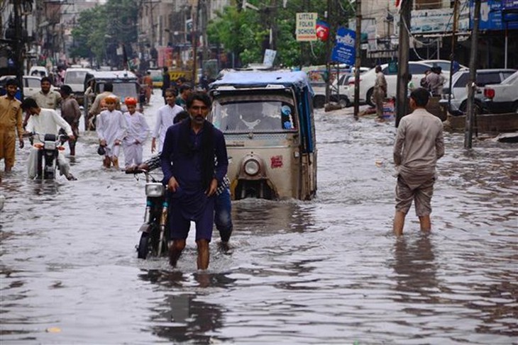 Pakistan: Mưa lũ khiến 45 người thiệt mạng trong vòng 24 giờ - Ảnh 1. Pakistan: Mưa lũ khiến 45 người thiệt mạng trong vòng 24 giờ - Ảnh 1.