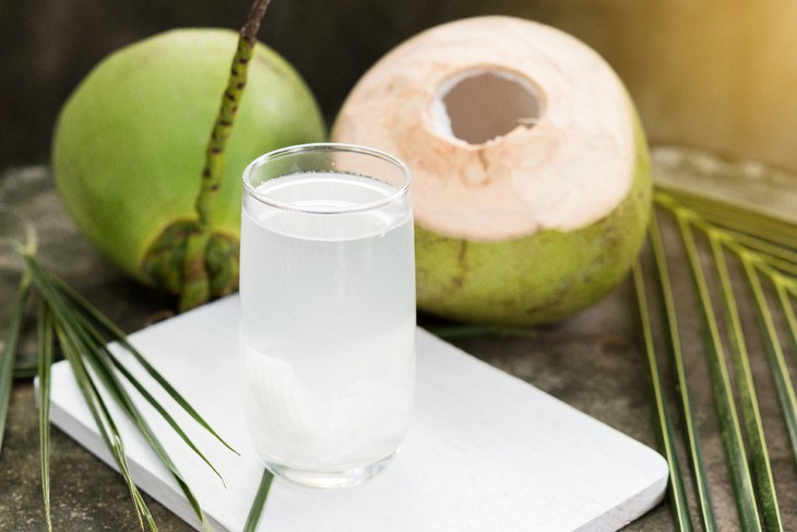 Nước dừa bổ dưỡng nhưng nhiều người uống sai cách - Ảnh 4.