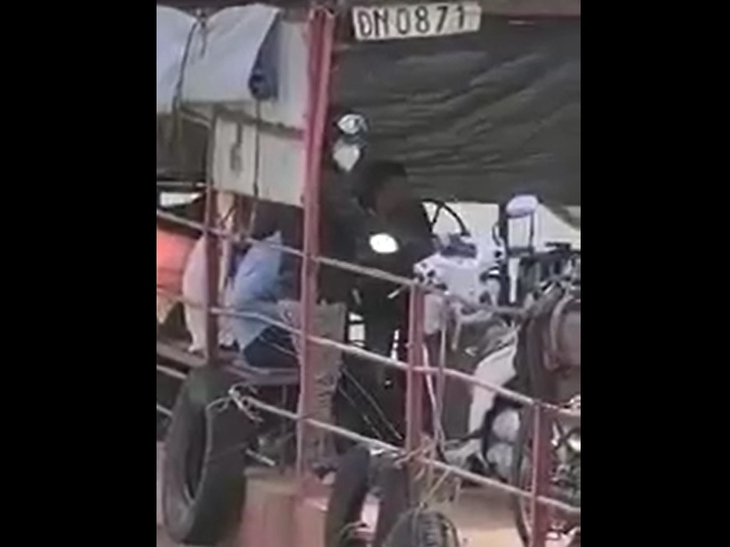 Người mẹ viết thư cảm ơn công an vì giúp tìm lại sách vở cho con gái; Thót tim cảnh bé trai điều khiển phà chở khách qua sông Đồng Nai - Ảnh 3.