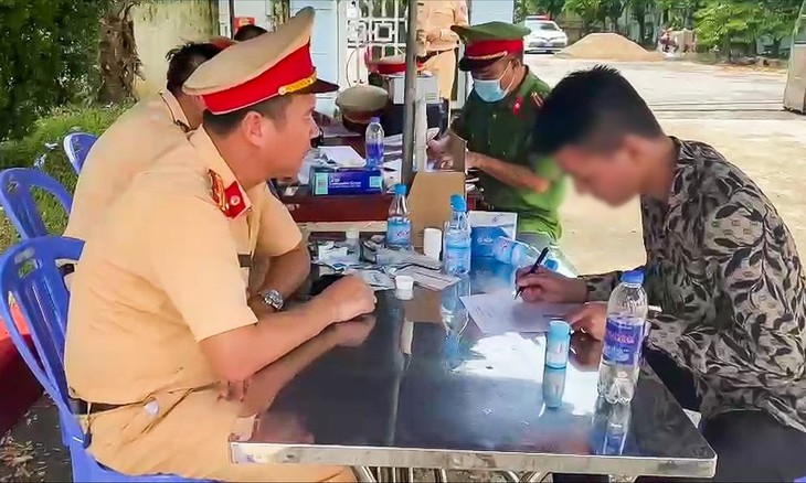 Nhiều tài xế dương tính ma túy, chạy xe băng băng trên cao tốc - Ảnh 2. Nhiều tài xế dương tính ma túy, chạy xe băng băng trên cao tốc - Ảnh 2.
