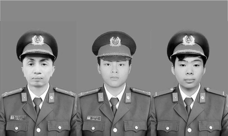 Tổ chức lễ tang 3 liệt sĩ hy sinh khi chữa cháy theo nghi thức của lực lượng Công an nhân dân vào chiều 5/8 - Ảnh 2. Tổ chức lễ tang 3 liệt sĩ hy sinh khi chữa cháy theo nghi thức của lực lượng Công an nhân dân vào chiều 5/8 - Ảnh 2.