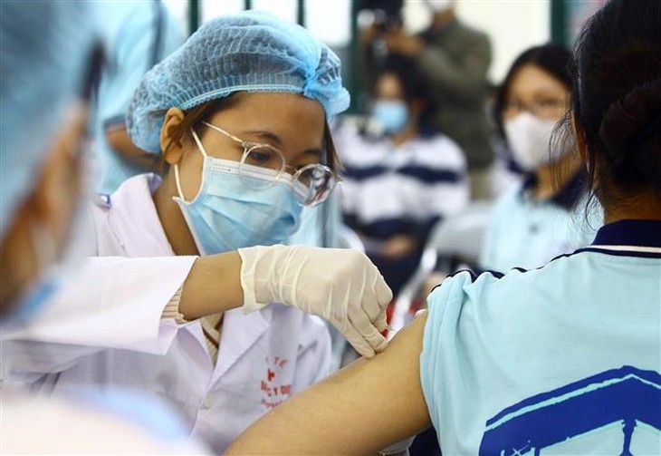 Sáng 8/2: Những tỉnh, thành nào tiêm vaccine COVID-19 thấp? Trẻ 2,5 tuổi nuốt 14 viên nam châm gây thủng tắc ruột
- Ảnh 1. Sáng 8/2: Những tỉnh, thành nào tiêm vaccine COVID-19 thấp? Trẻ 2,5 tuổi nuốt 14 viên nam châm gây thủng tắc ruột
- Ảnh 1.