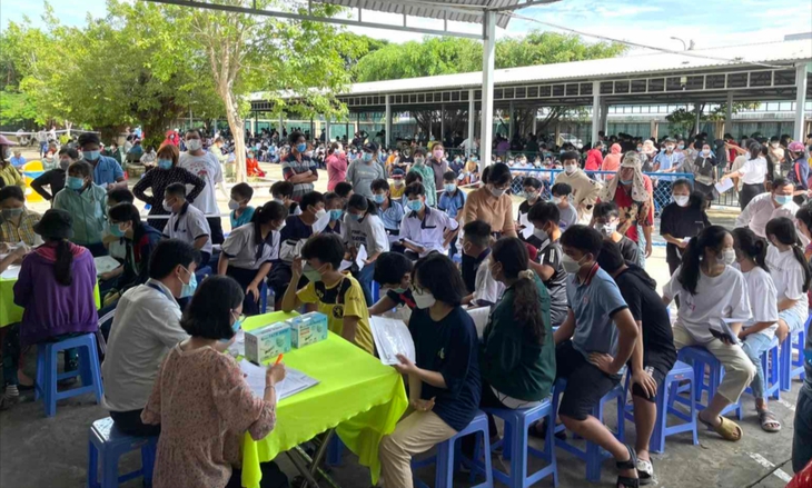 TP.HCM tăng điểm tiêm vaccine phòng COVID-19 cho trẻ em - Ảnh 1. TP.HCM tăng điểm tiêm vaccine phòng COVID-19 cho trẻ em - Ảnh 1.
