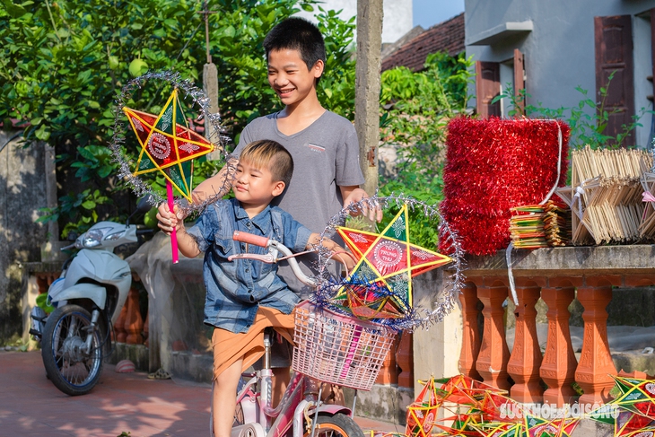 Mùa Trung thu về thăm “làng đèn ông sao” lớn nhất miền Bắc - Ảnh 1.