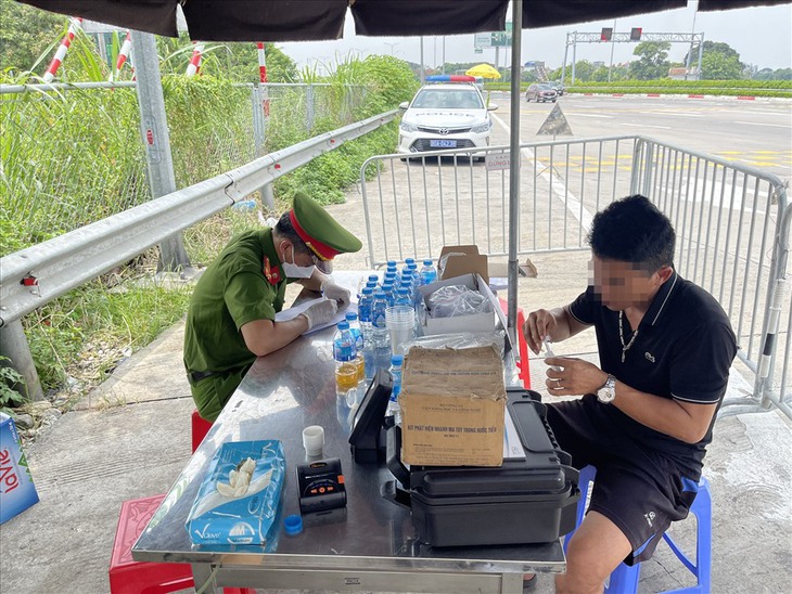 Nhiều tài xế dương tính ma túy, chạy xe băng băng trên cao tốc - Ảnh 3. Nhiều tài xế dương tính ma túy, chạy xe băng băng trên cao tốc - Ảnh 3.