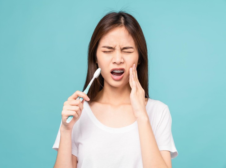 Răng ê buốt ảnh hưởng nghiêm trọng hơn bạn nghĩ - Ảnh 1. Răng ê buốt ảnh hưởng nghiêm trọng hơn bạn nghĩ - Ảnh 1.