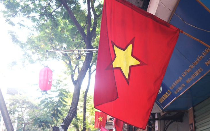 Đường phố Thủ đô rợp màu cờ đỏ chào mừng Ngày Quốc khánh 2/9